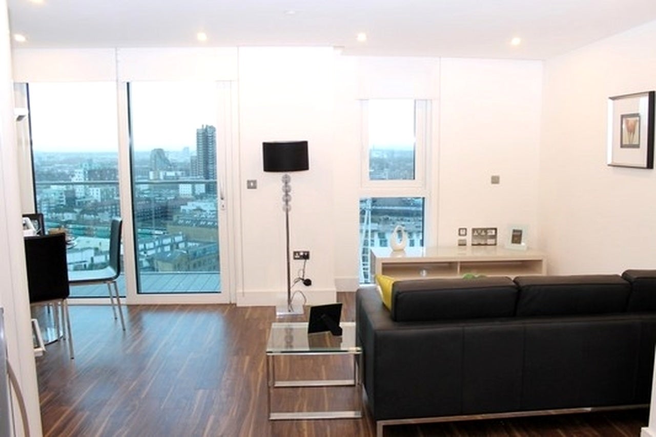 Flat Alie Street in Greater London