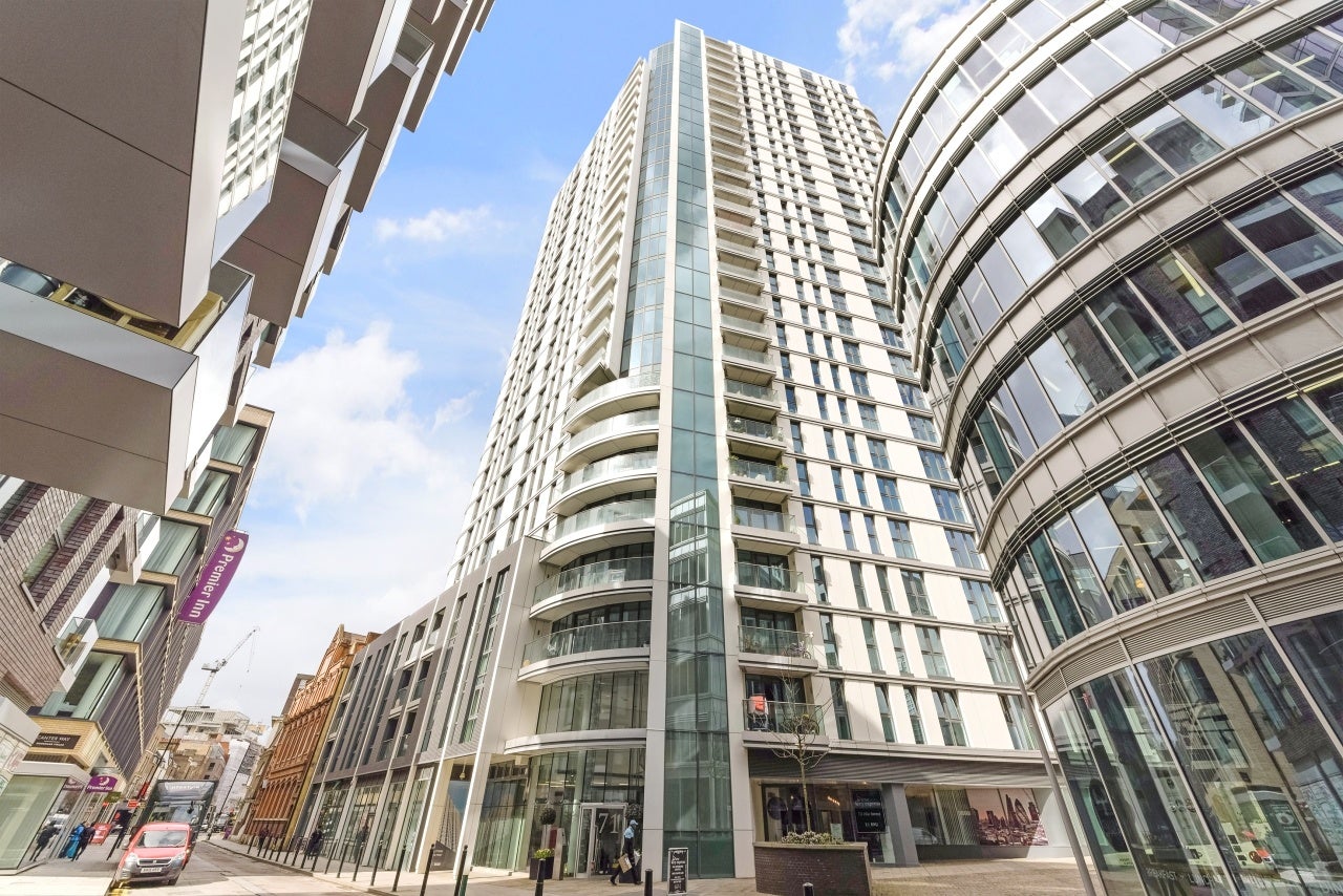 Flat Alie Street in Greater London