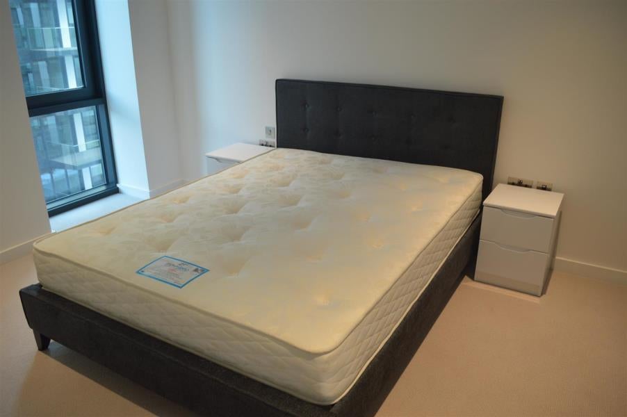 Flat Elvin Gardens in London