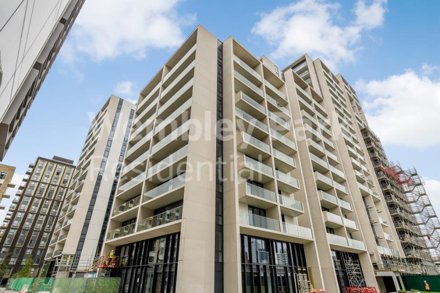 Flat Elvin Gardens in London