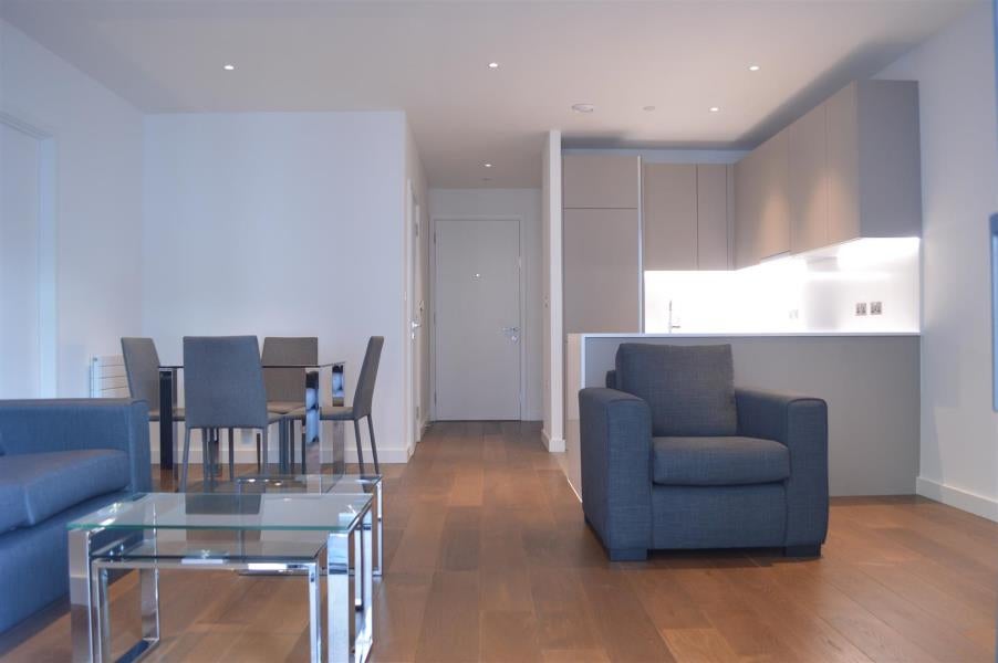 Flat Elvin Gardens in London
