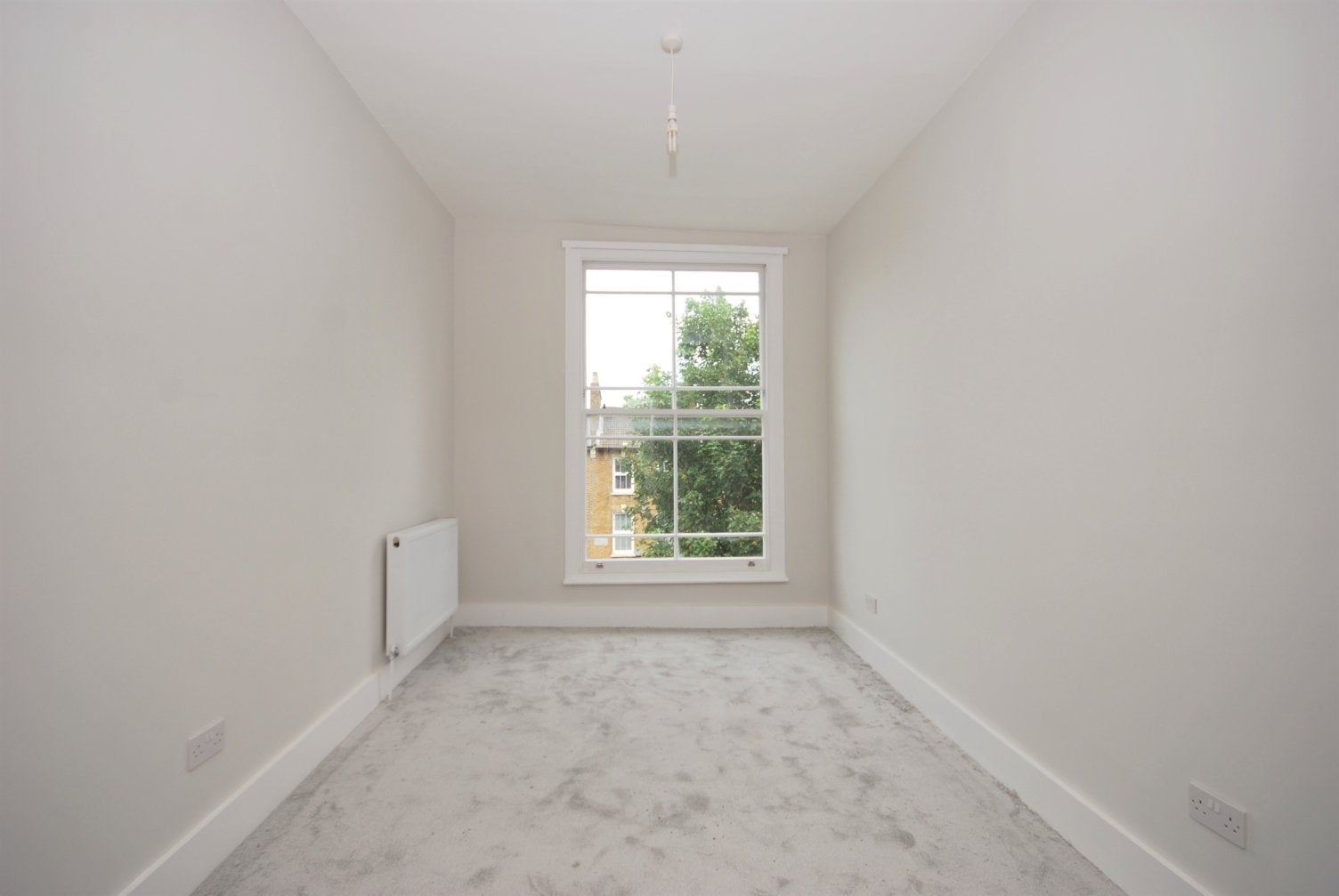 Flat Mona Road in Greater London
