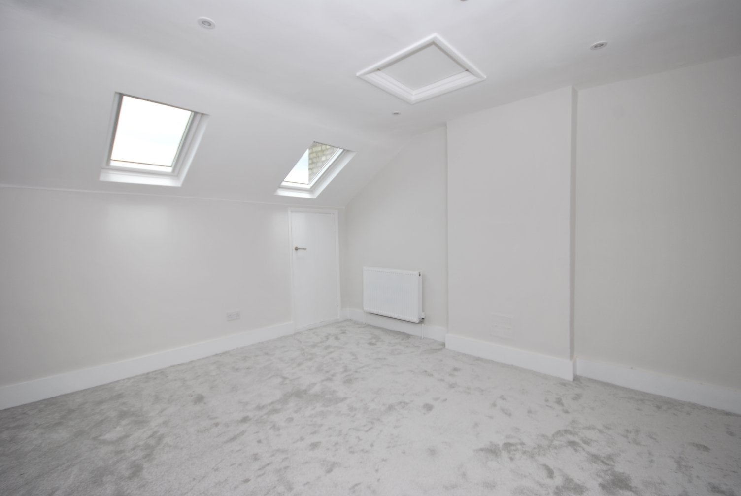 Flat Mona Road in Greater London