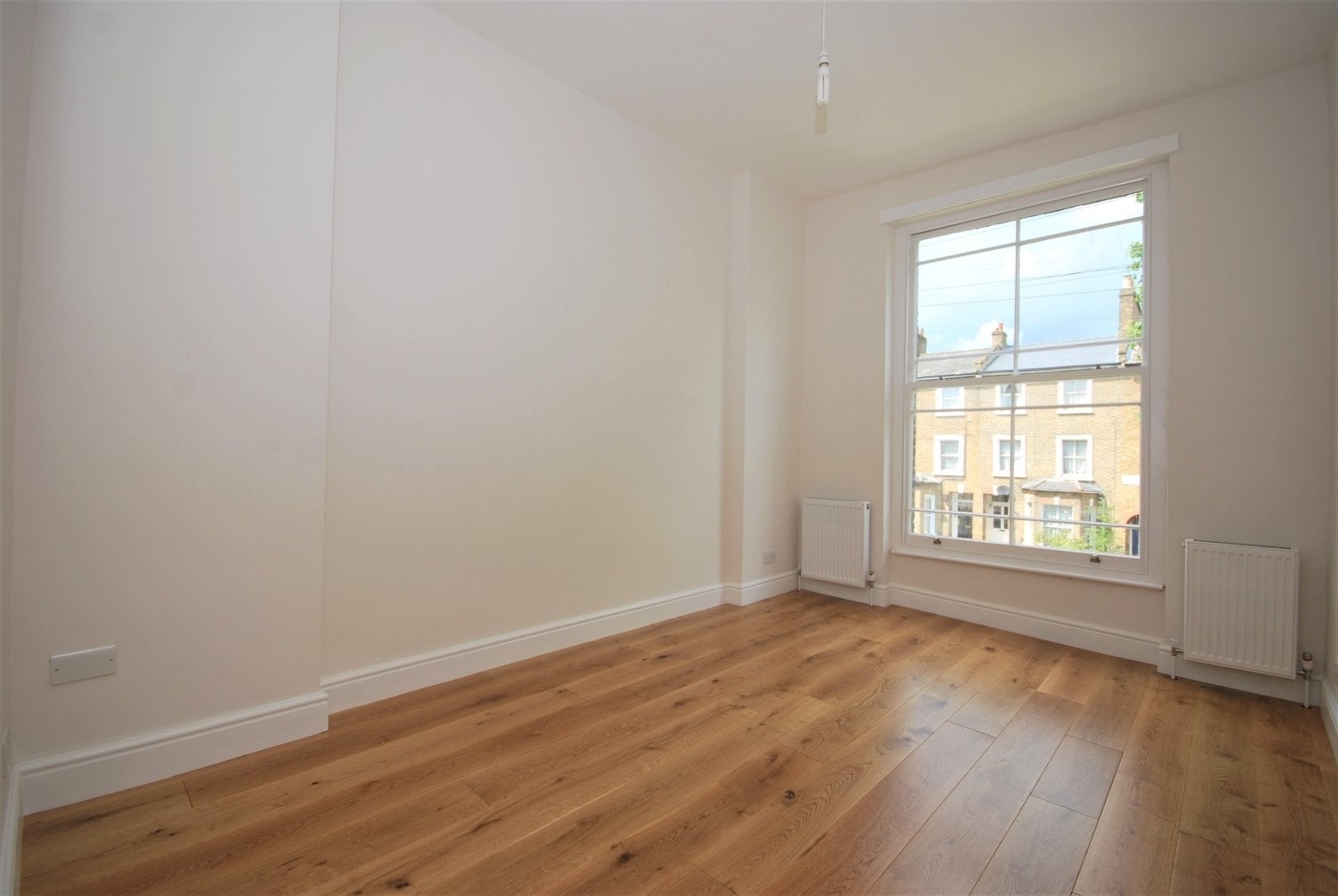 Flat Mona Road in Greater London