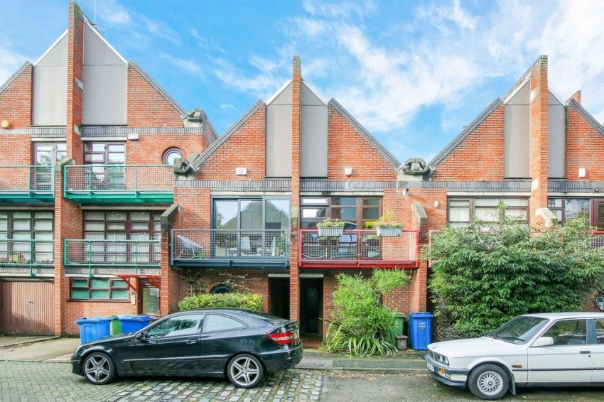 House Cottle Way in Greater London