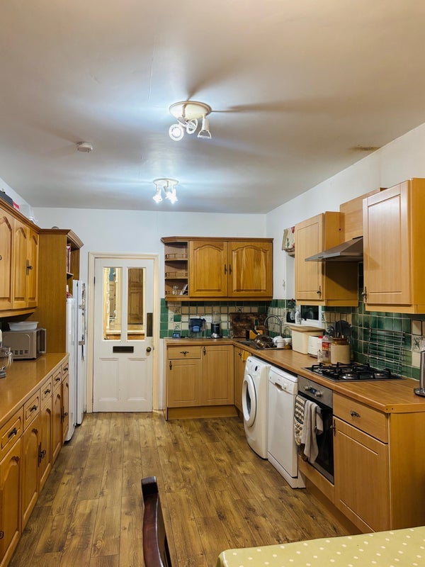 Room Petley Road in Greater London