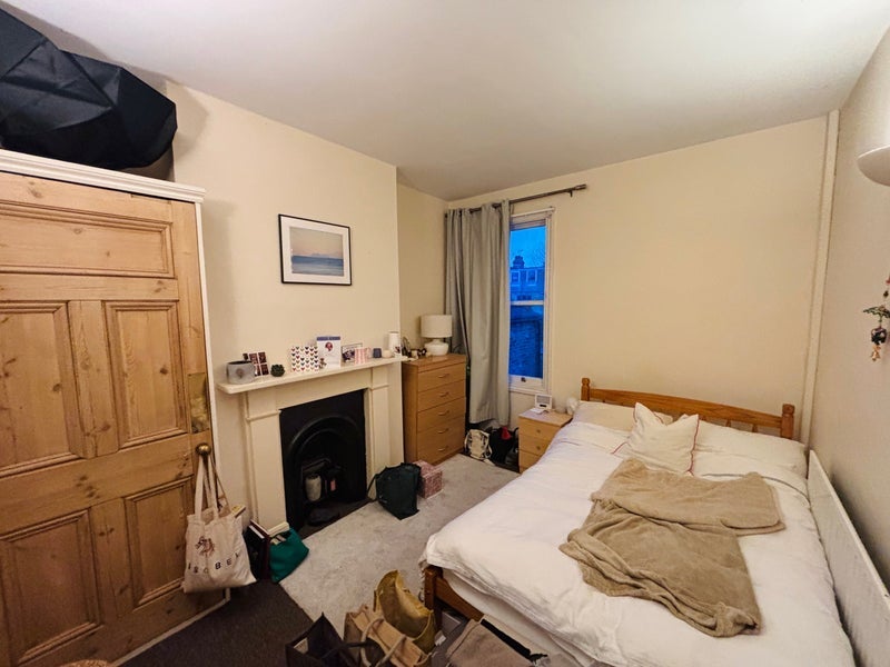 Room Petley Road in Greater London