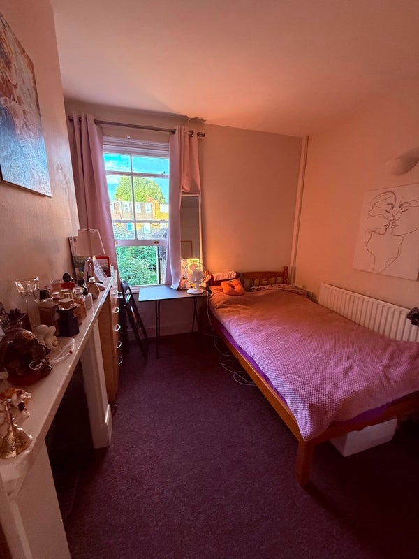 Room Petley Road in Greater London