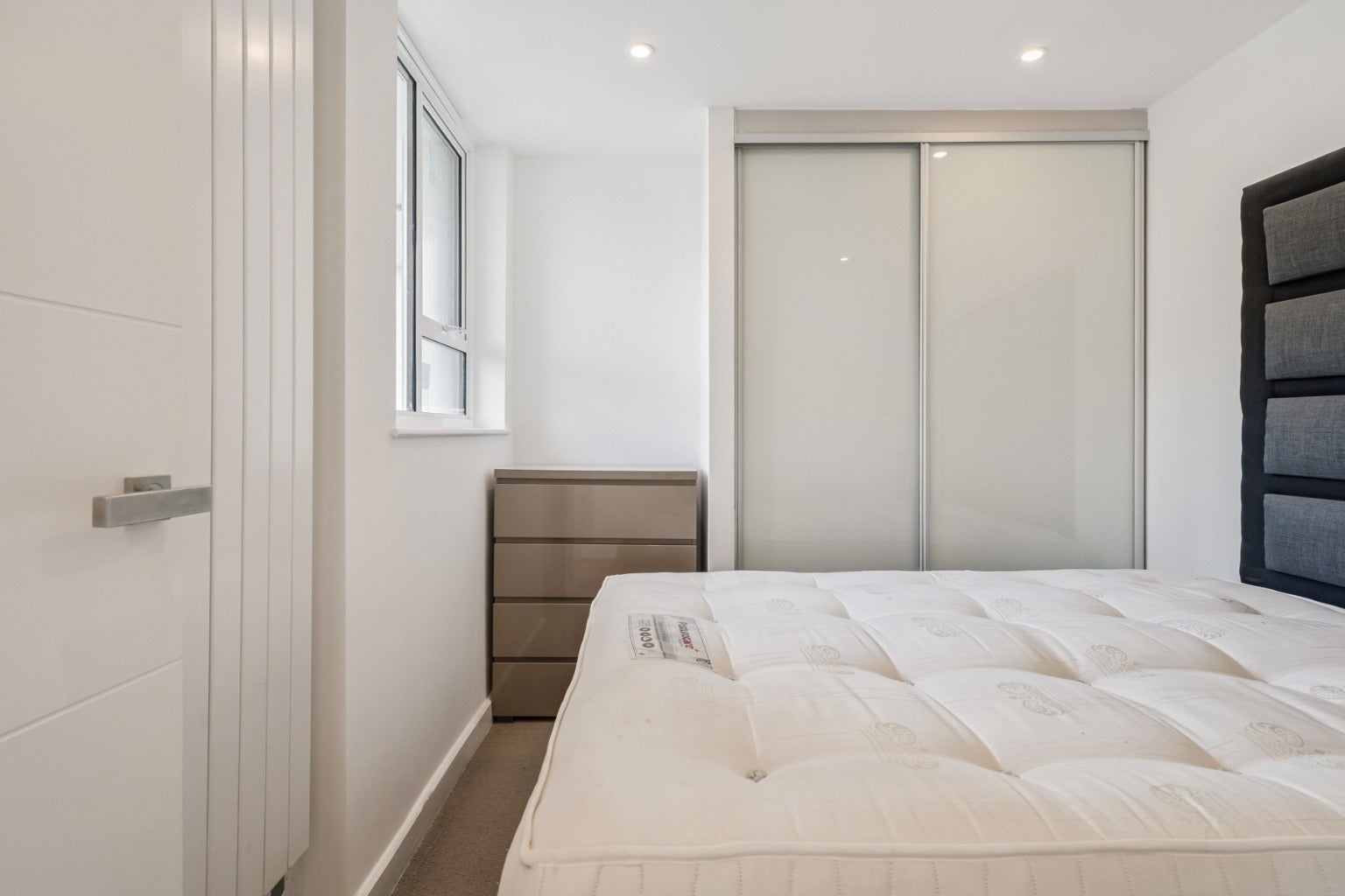 Flat Alleyn Court in City of Westminster