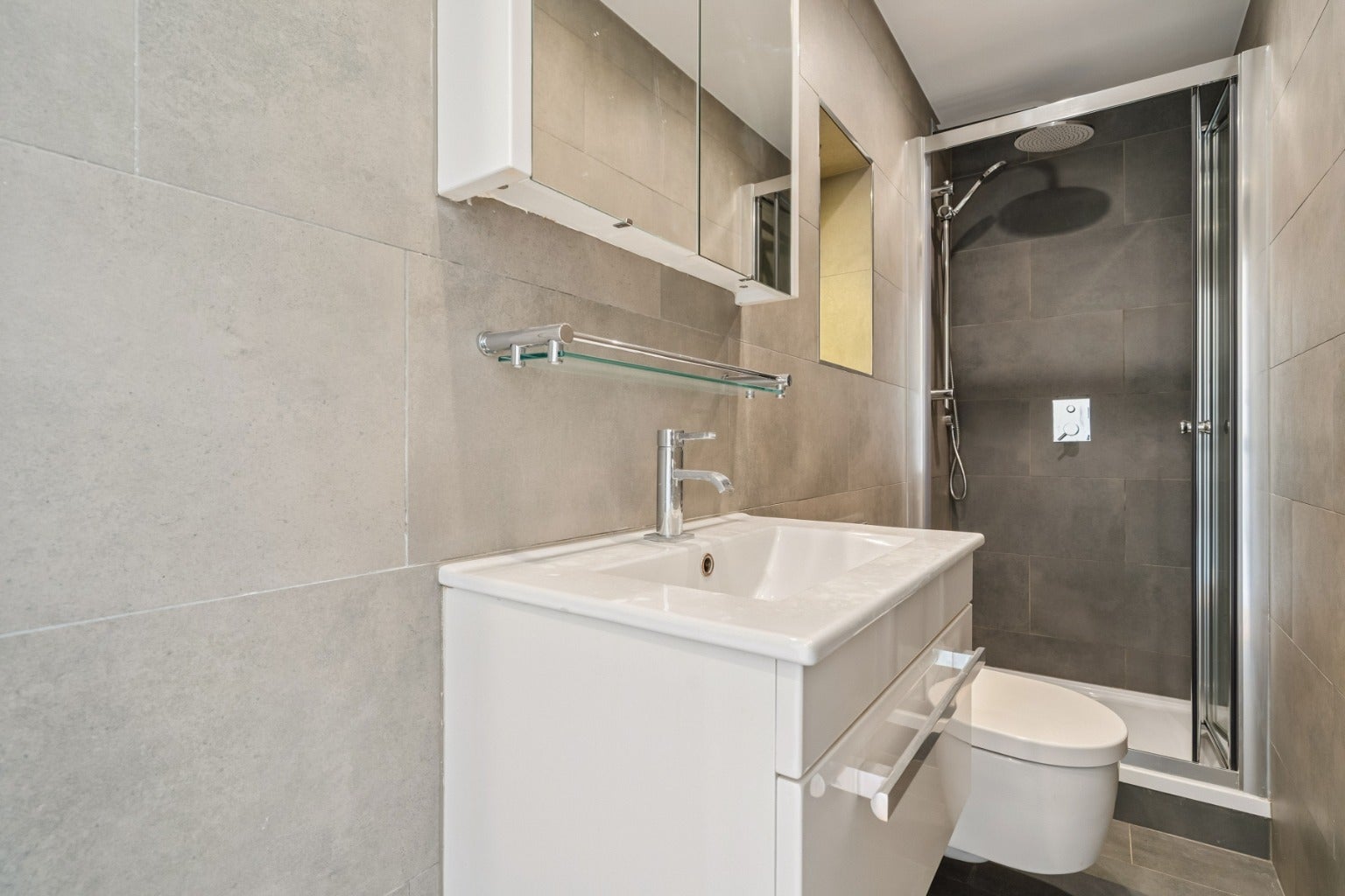 Flat Alleyn Court in City of Westminster