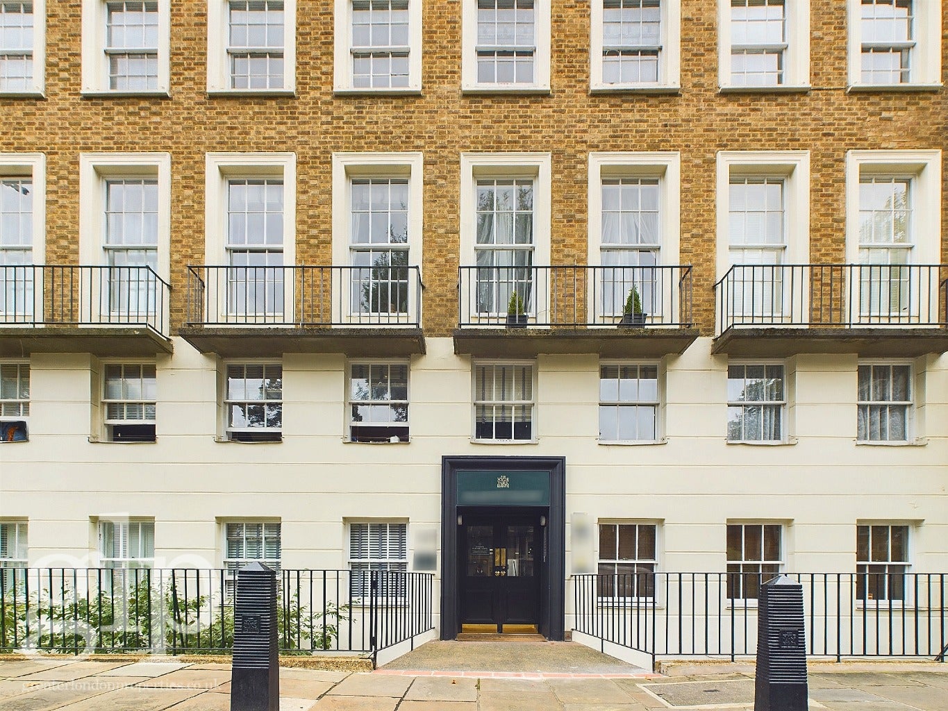 Flat Alleyn Court in City of Westminster