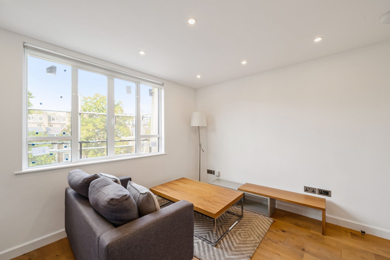 Flat Alleyn Court in City of Westminster