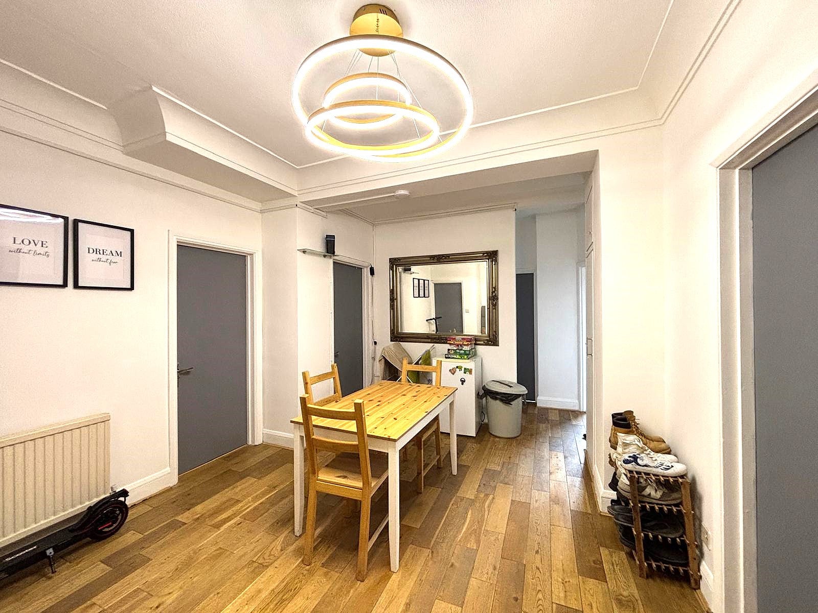 Room Elm Grove Road in Greater London