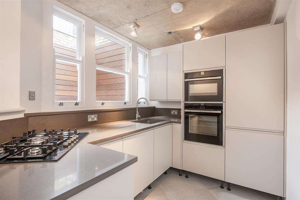 Flat Maygrove Road in Greater London