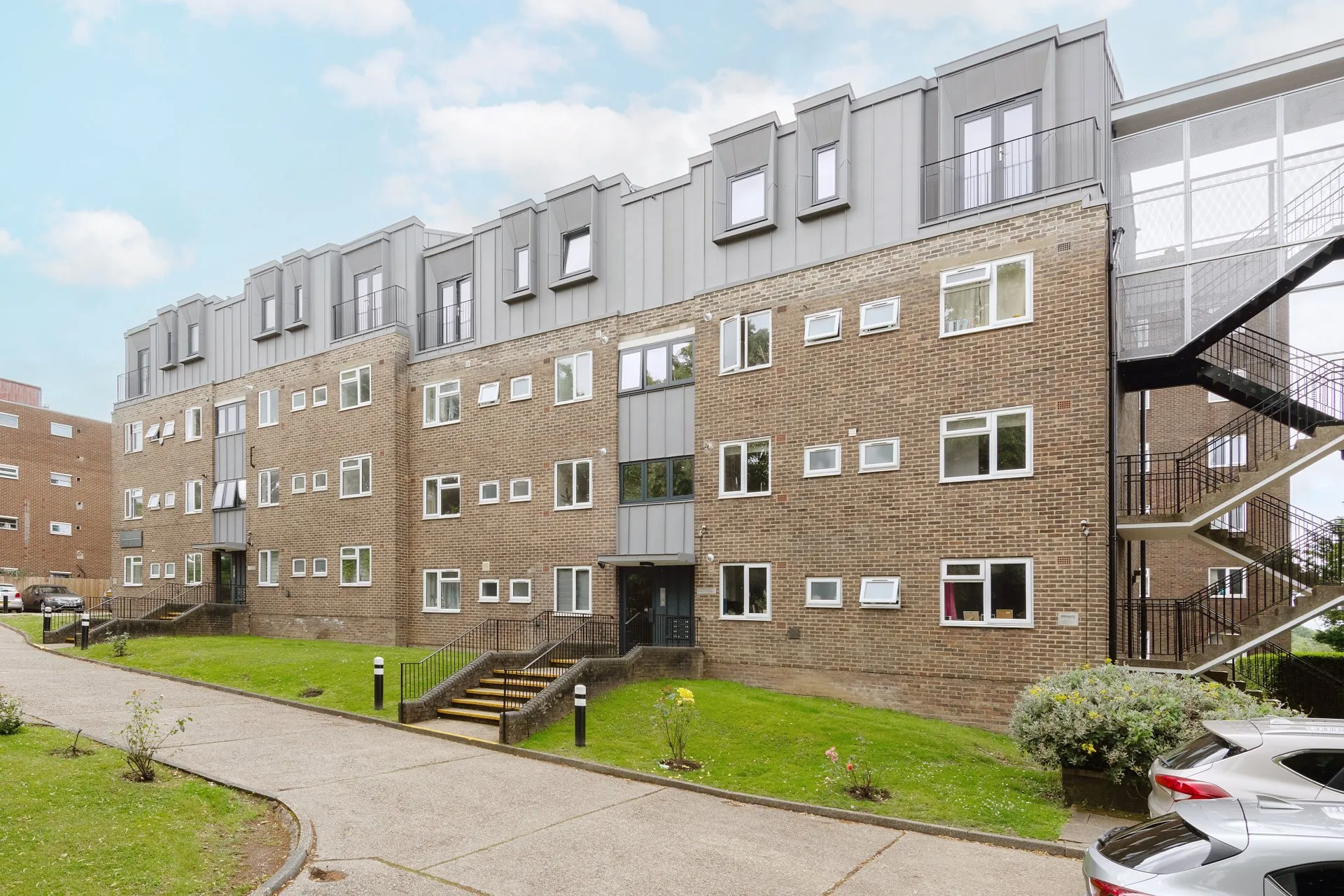 Flat Mansfield Heights in Greater London