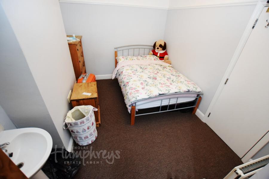 Room Cecil Road in Northampton