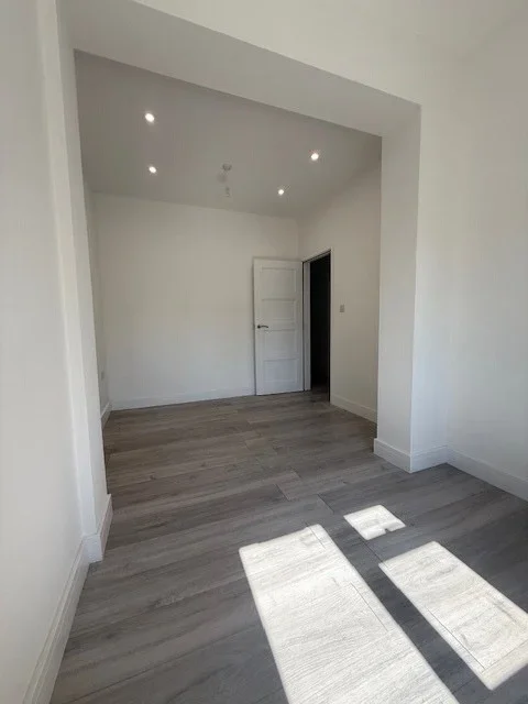Flat St James Road in Greater London