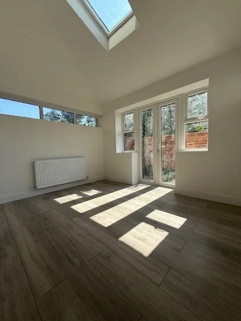 Flat St James Road in Greater London