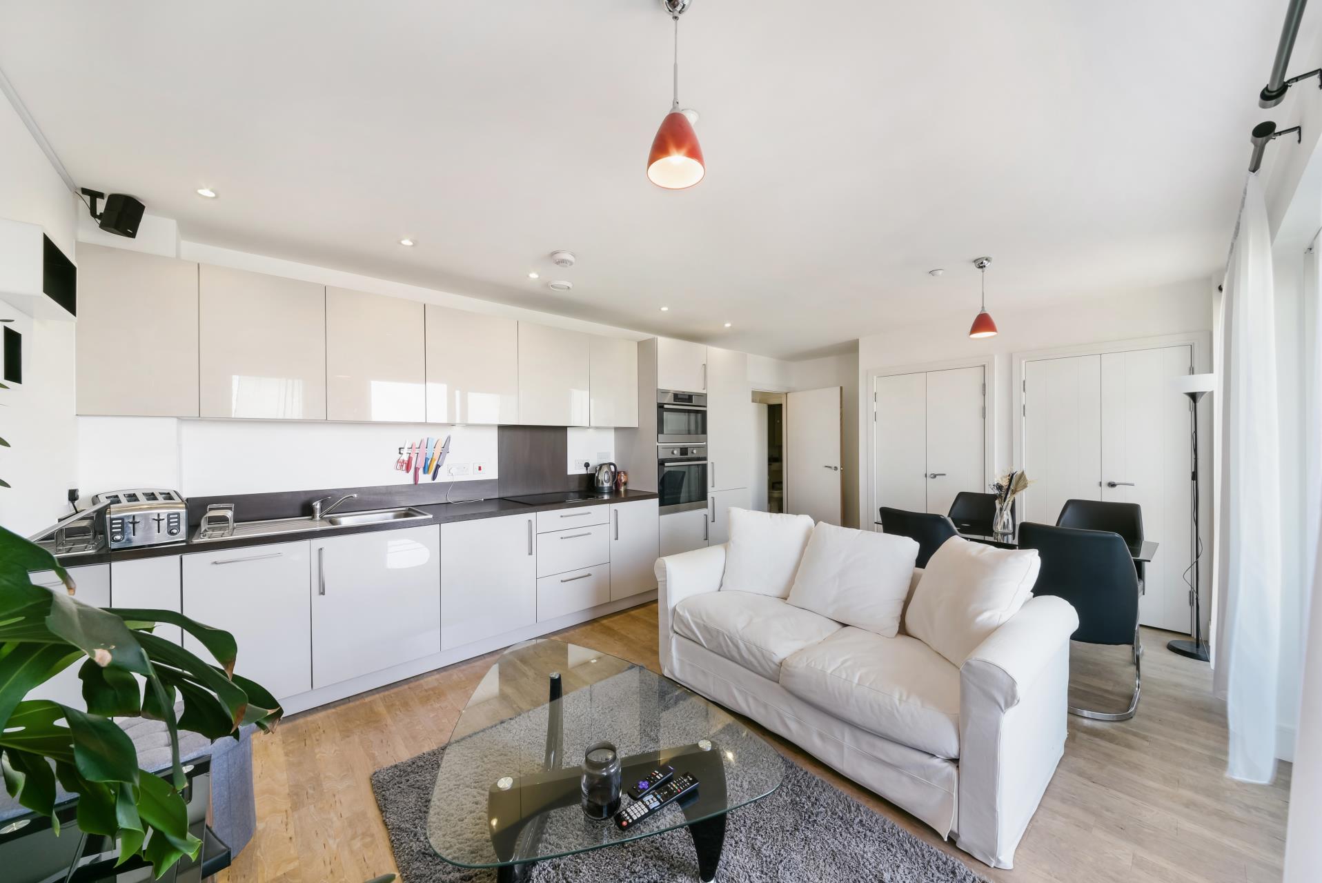 Flat Hannaford Walk in Greater London