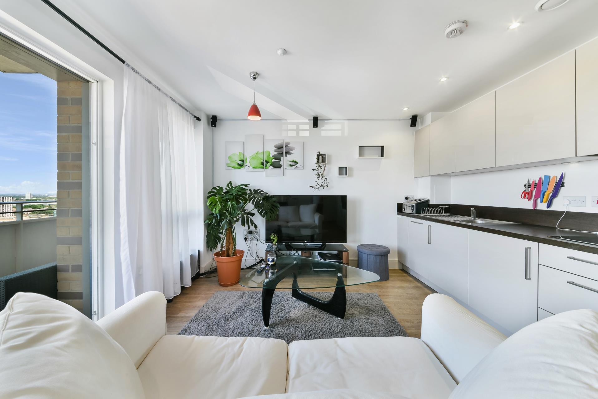 Flat Hannaford Walk in Greater London
