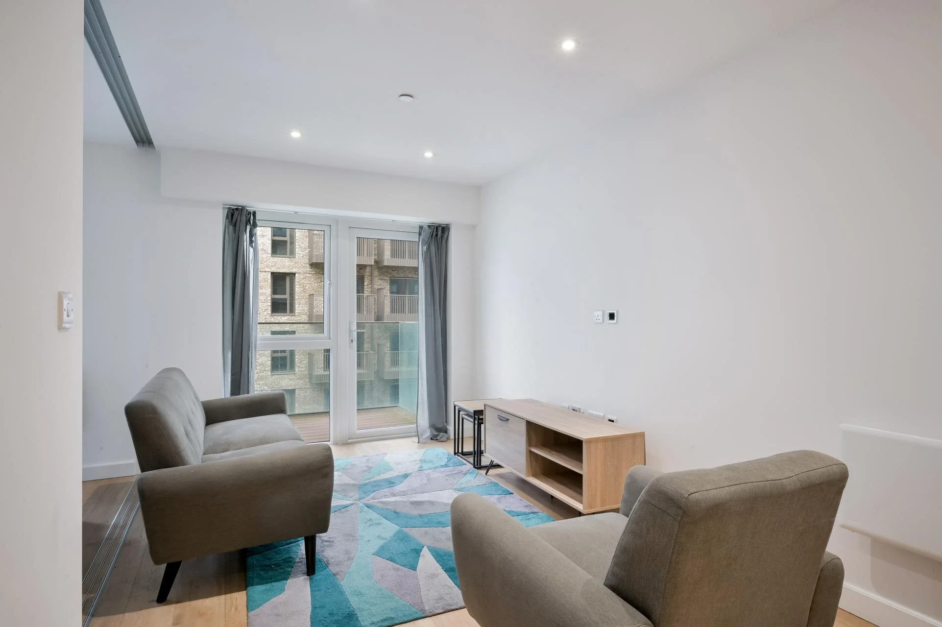 Flat Caversham Road in Greater London