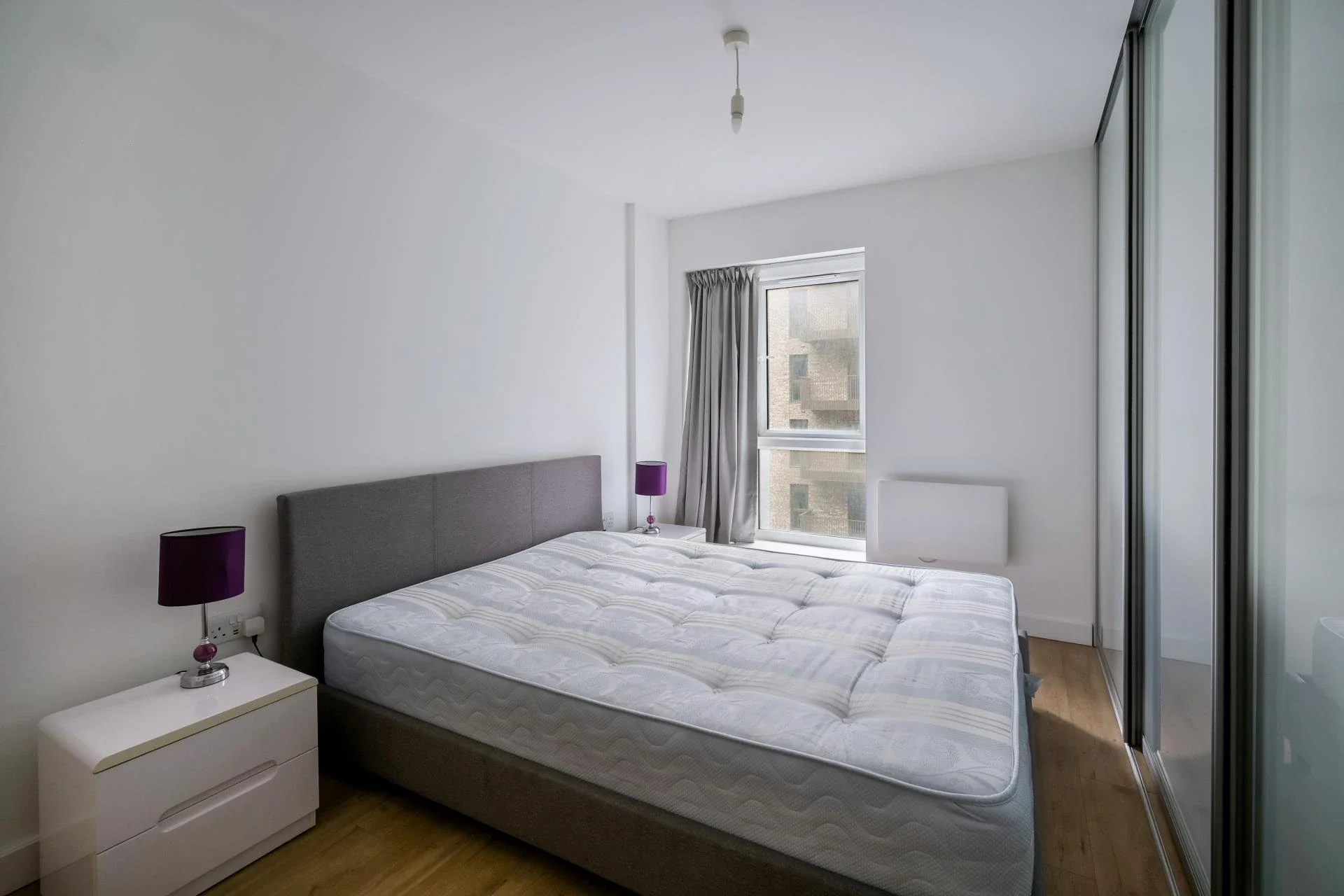 Flat Caversham Road in Greater London