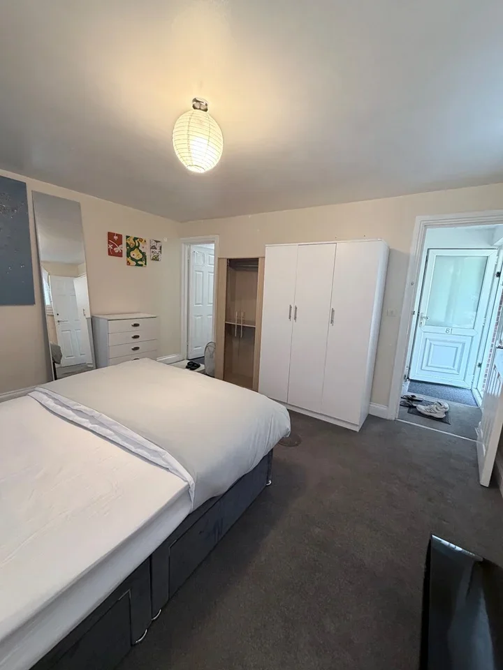 Room Brampton Grove in Greater London