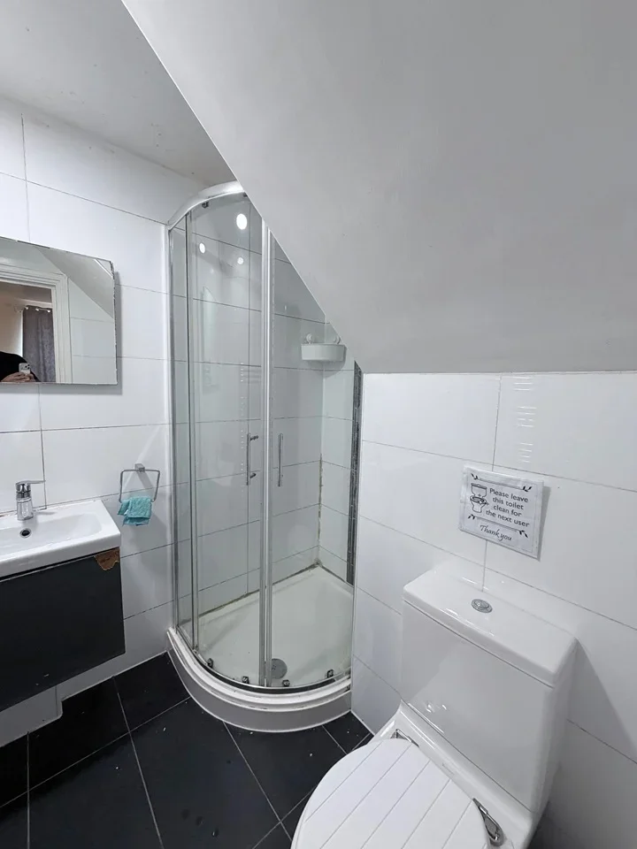 Room Brampton Grove in Greater London