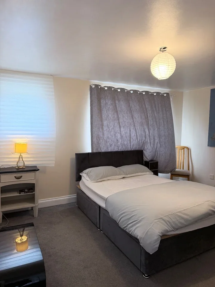 Room Brampton Grove in Greater London