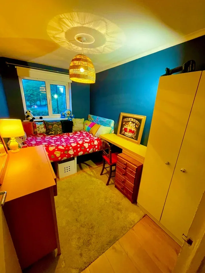 Room Exning Road in Greater London