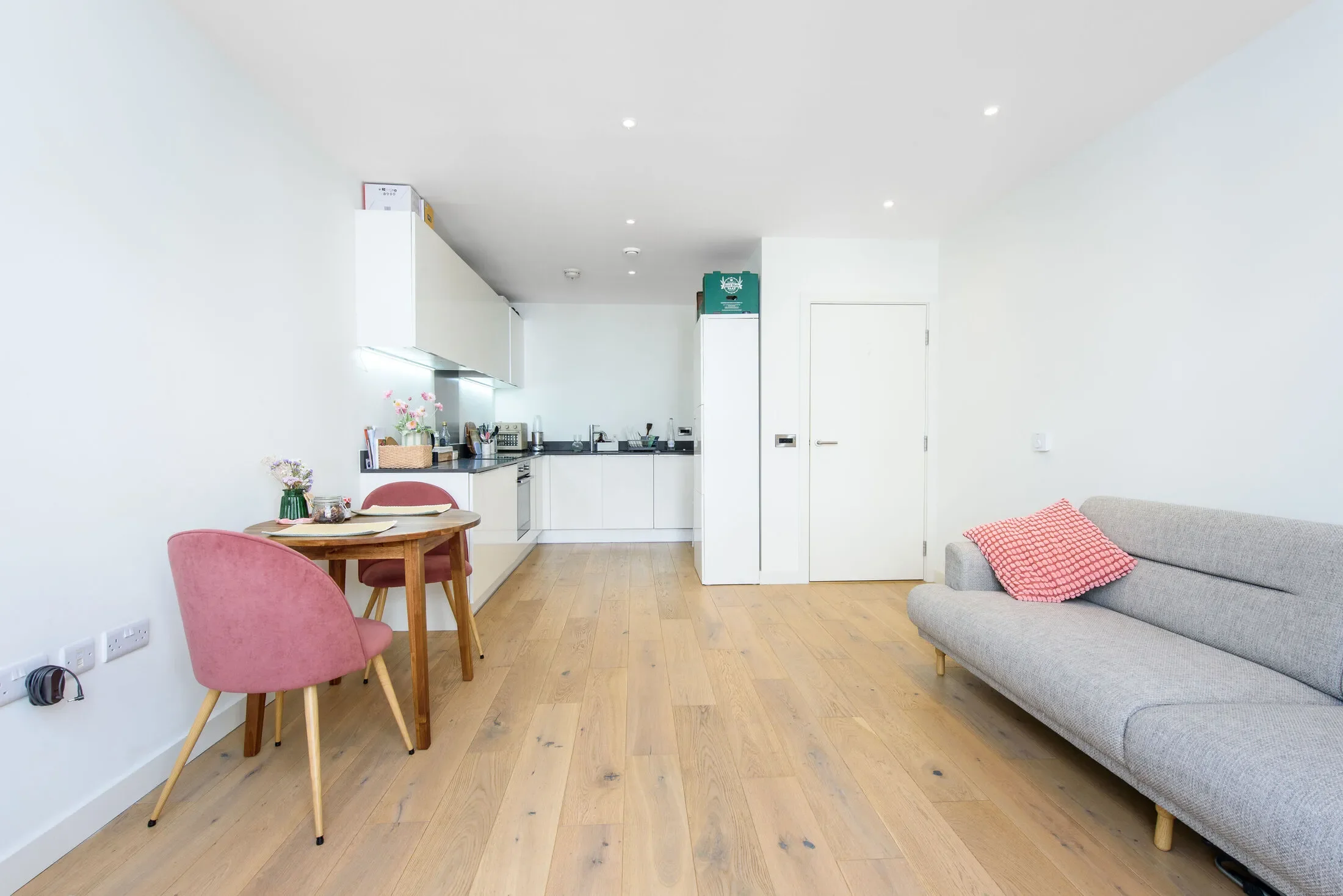 Flat Capitol Way in Greater London