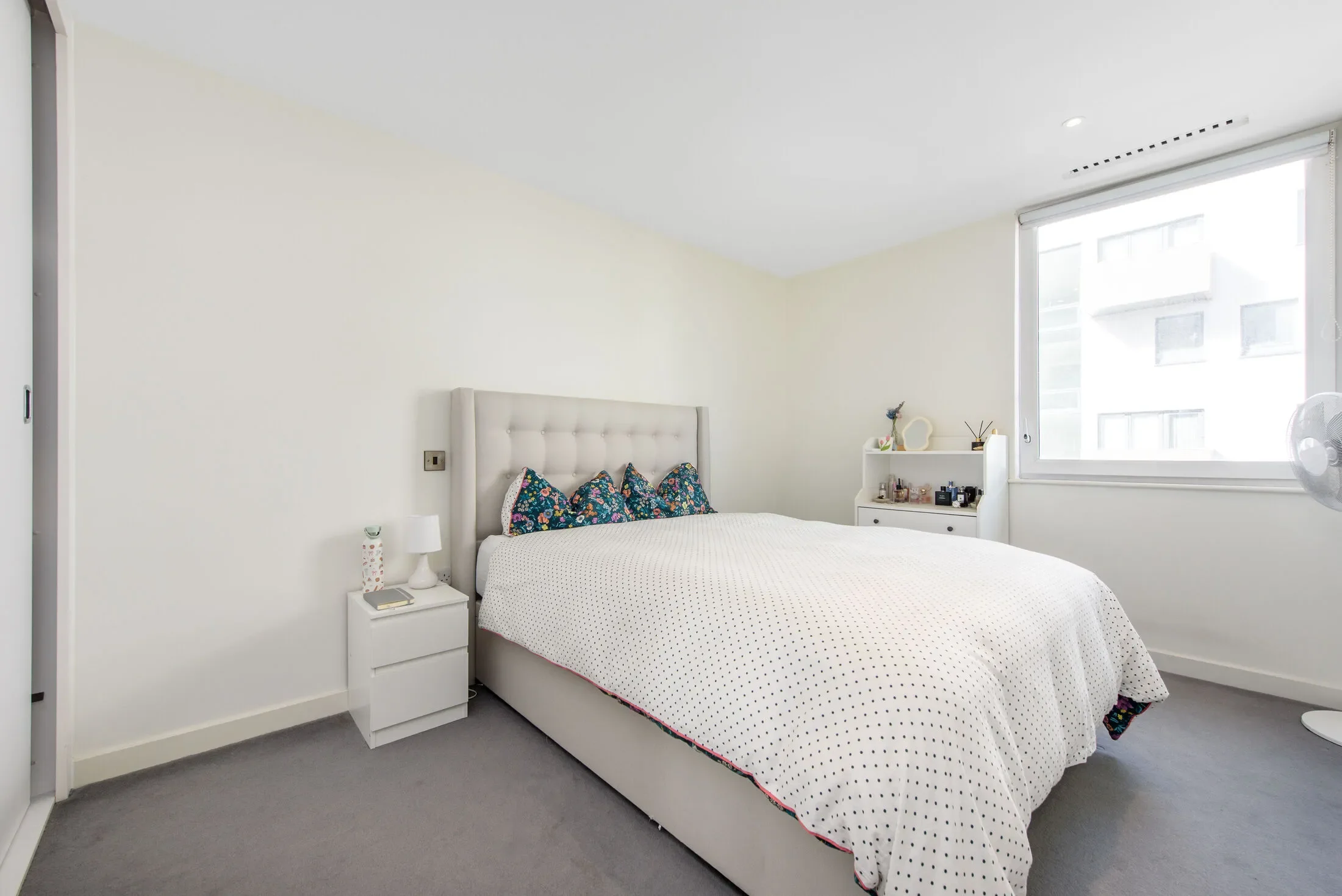 Flat Capitol Way in Greater London