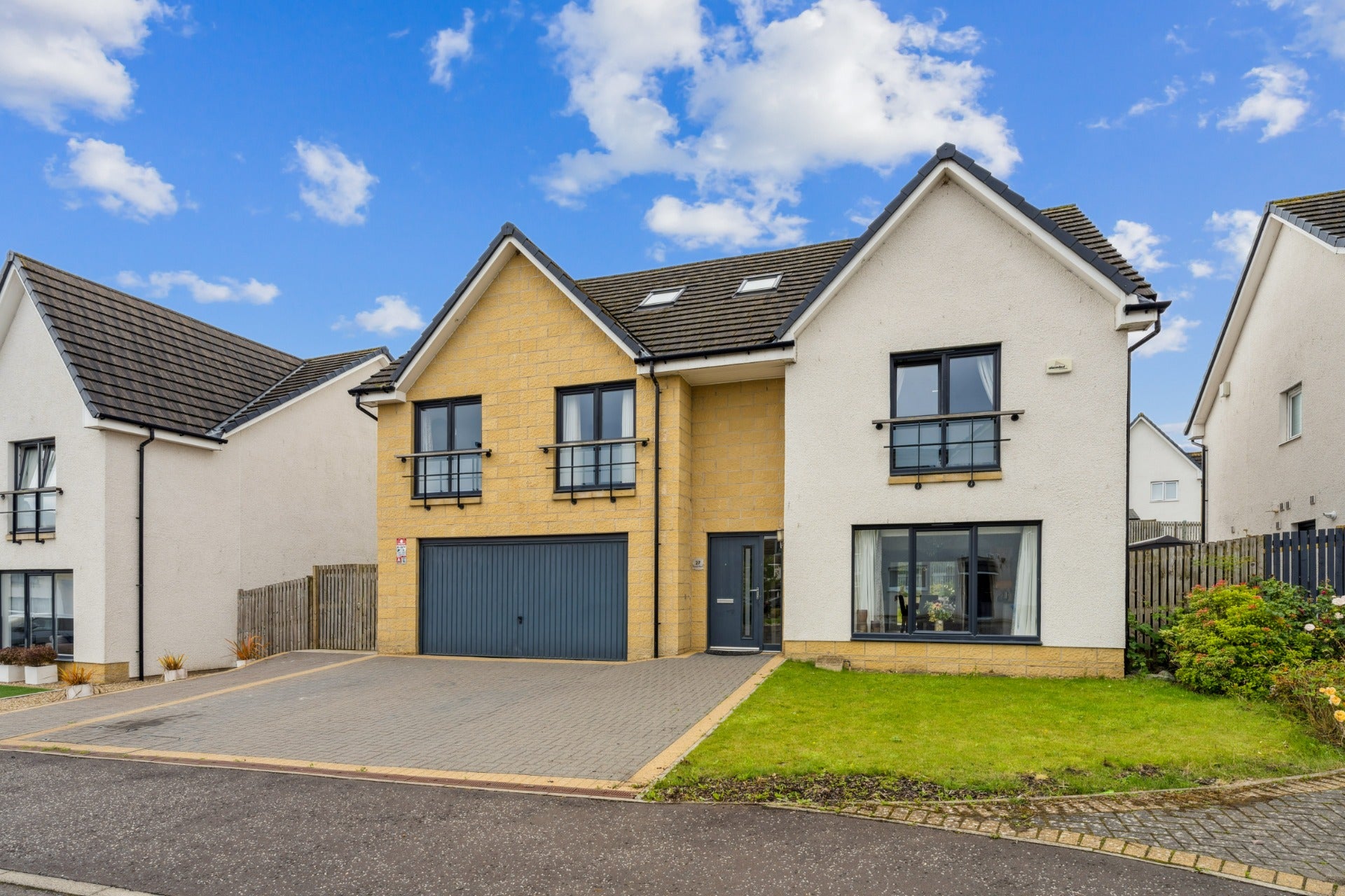 House Kestrel Wynd in Newton Mearns