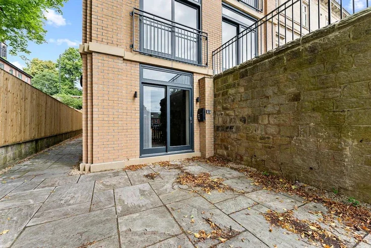 Flat Headingley Lane in Leeds