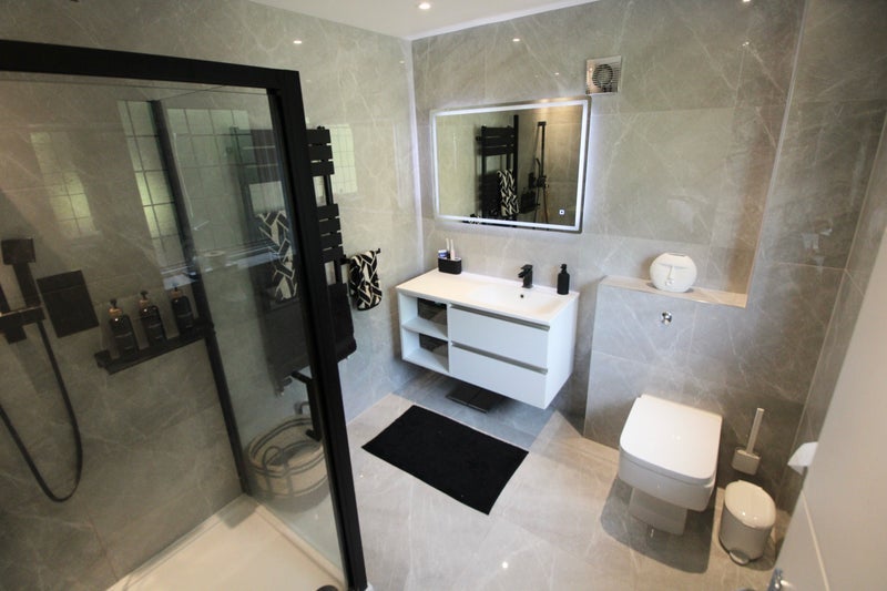 Room Higher Drive in Greater London