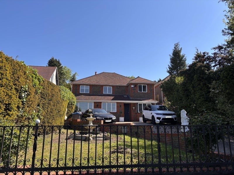 Room Higher Drive in Greater London