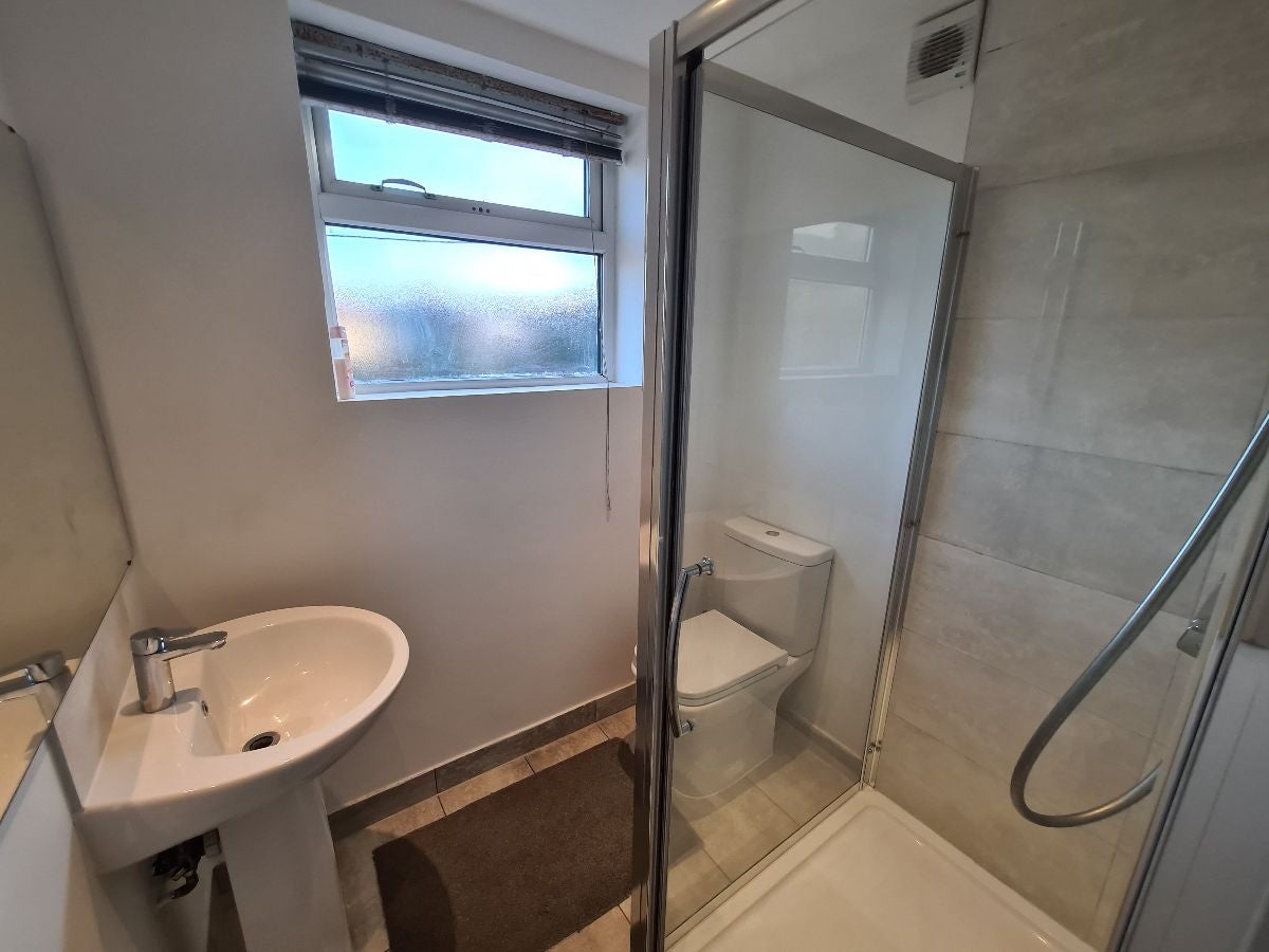 Room Oakleigh Avenue in Greater London