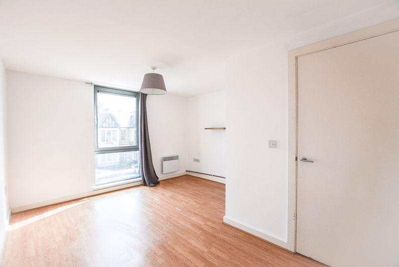 Flat Southchurch Road in Southend-on-Sea