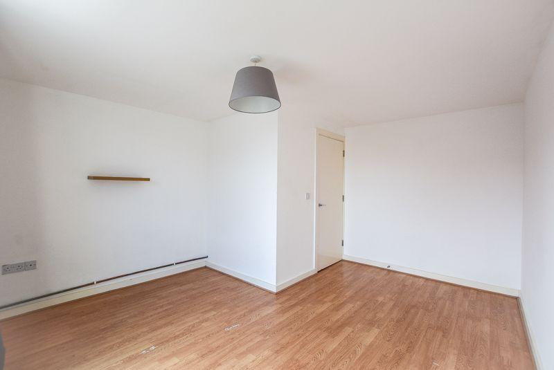 Flat Southchurch Road in Southend-on-Sea