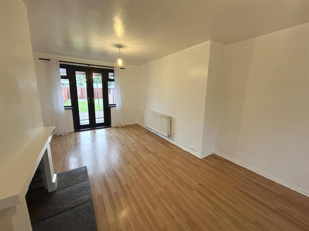 House Ty Isaf Park Avenue in Risca