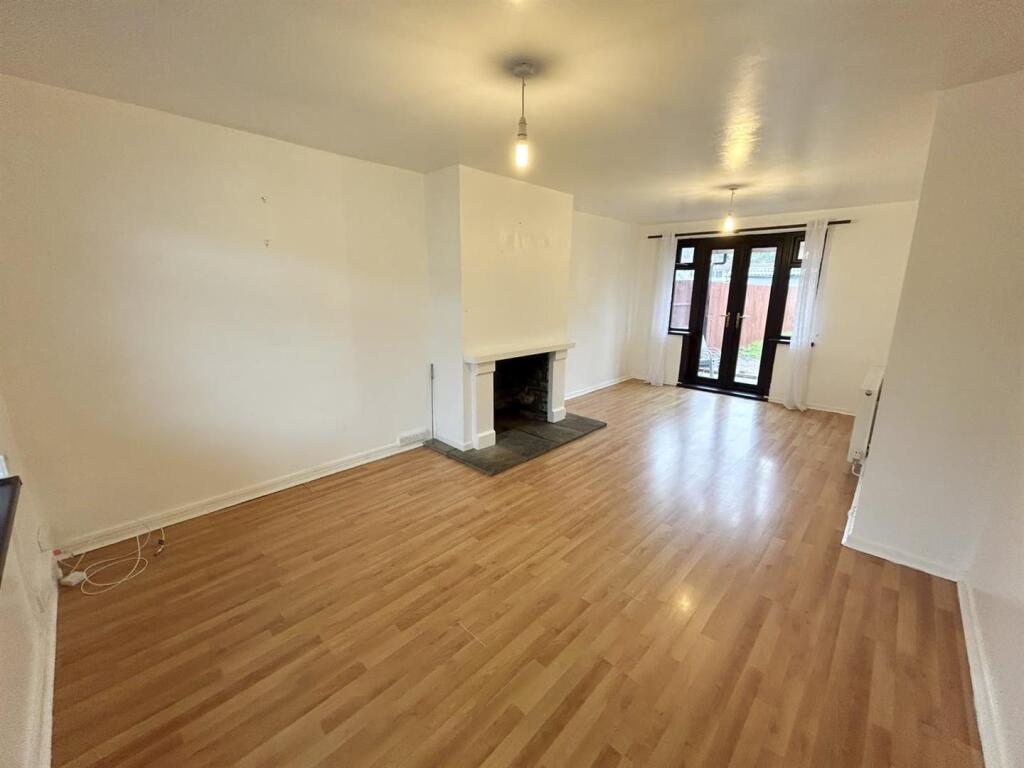 House Ty Isaf Park Avenue in Risca