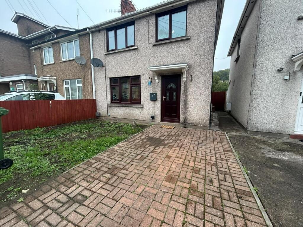 House Ty Isaf Park Avenue in Risca
