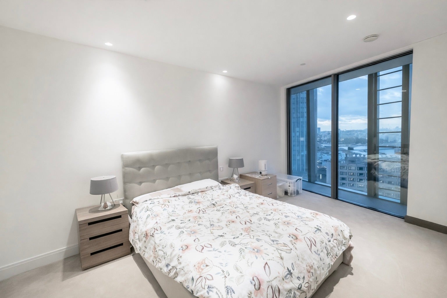 Flat Blackfriars Road in Greater London