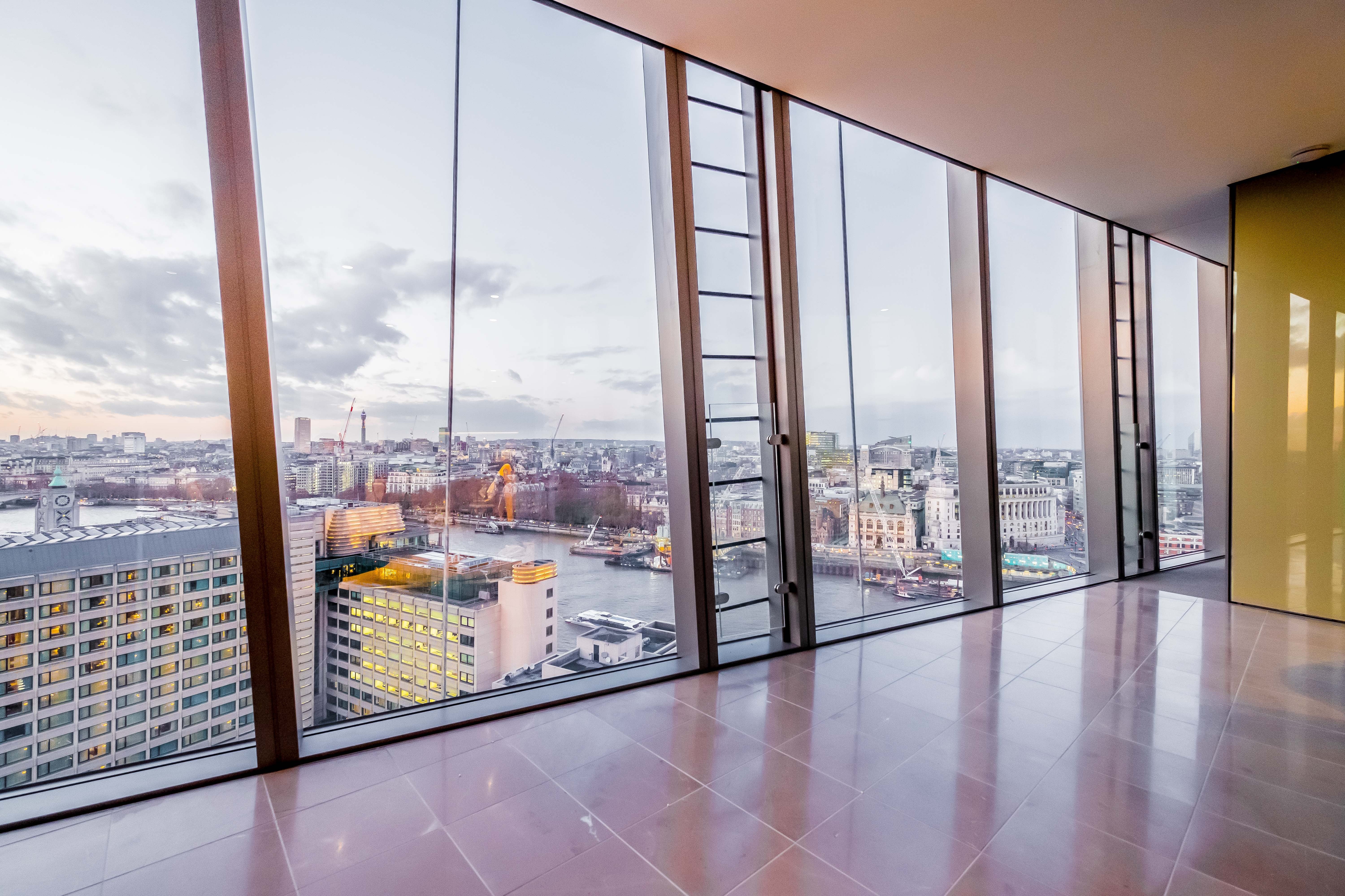 Flat Blackfriars Road in Greater London