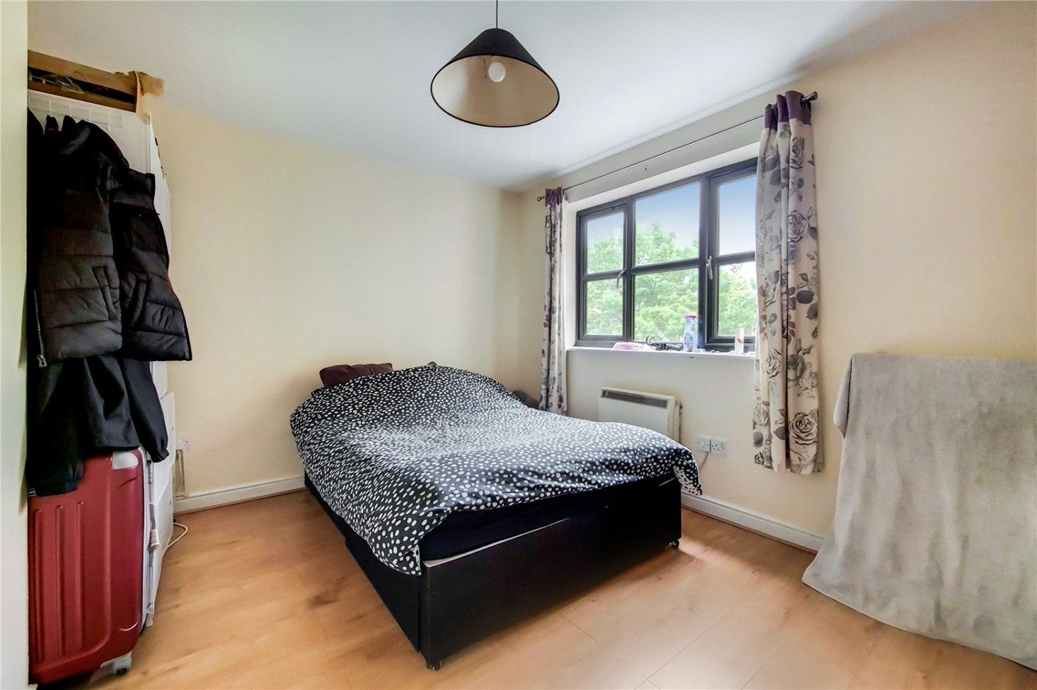 Flat Cherry Blossom Close in Greater London