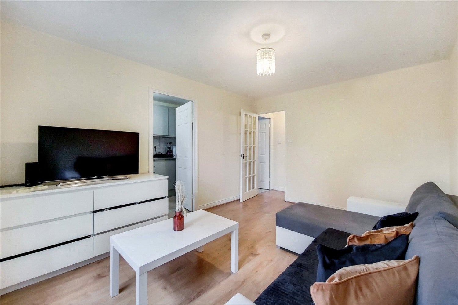 Flat Cherry Blossom Close in Greater London
