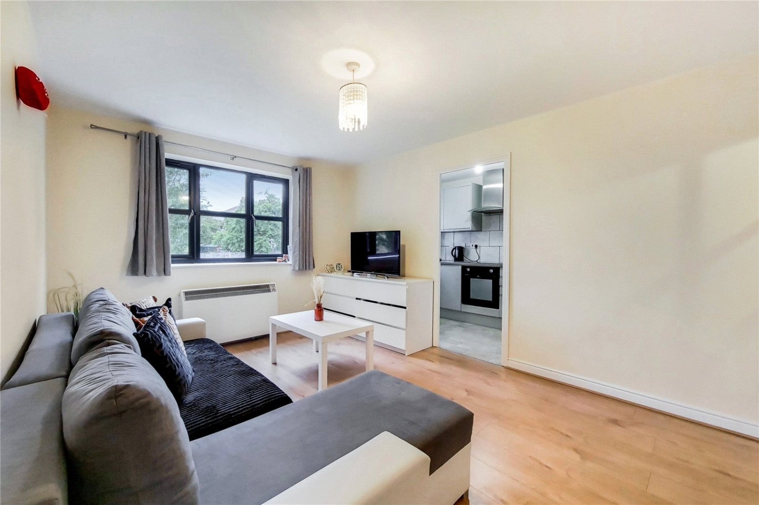 Flat Cherry Blossom Close in Greater London
