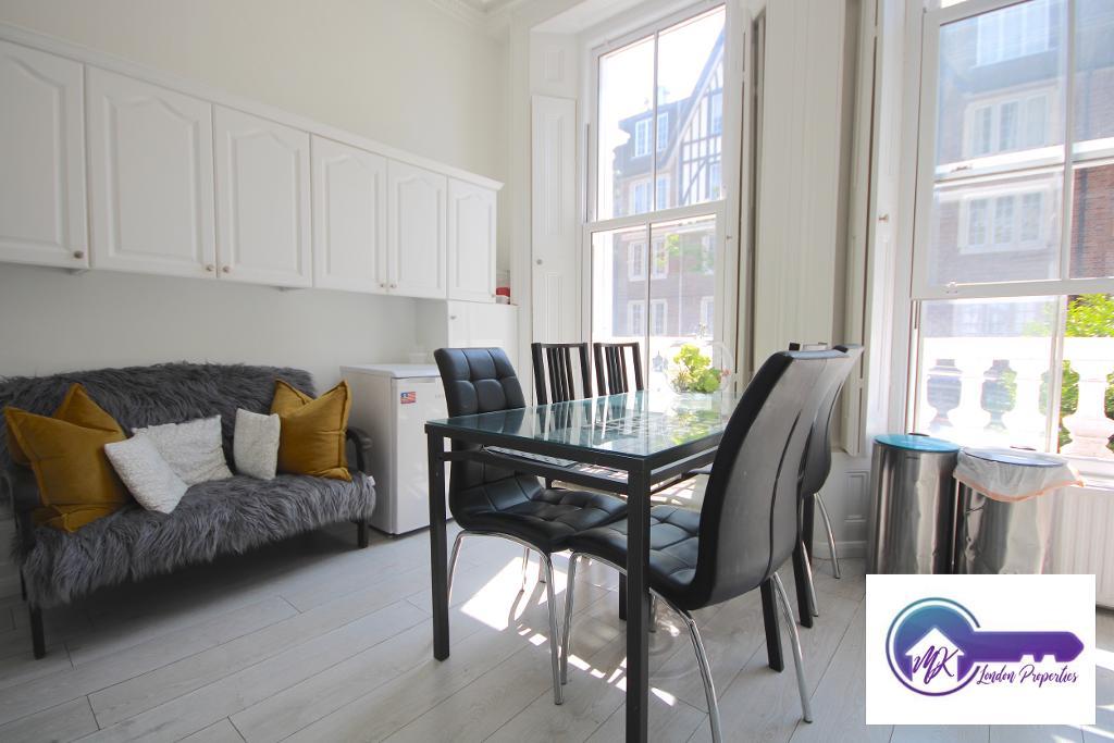 Room Mortimer Crescent in Greater London