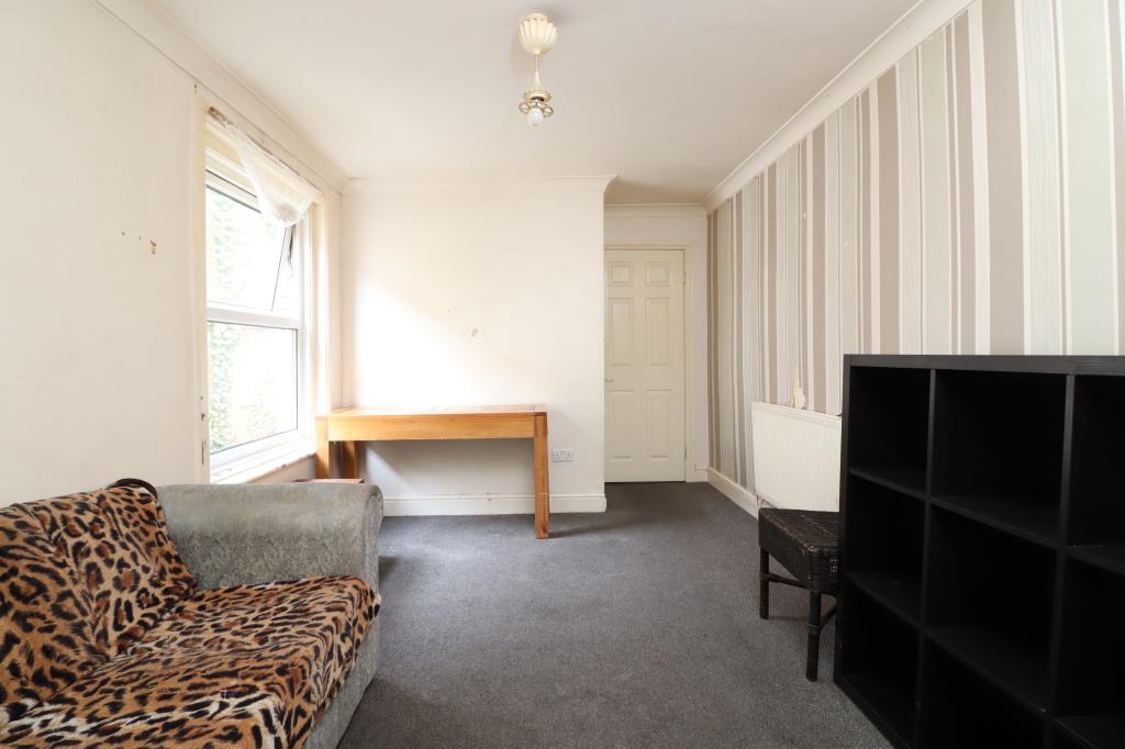 Flat Cranbury Avenue in Southampton