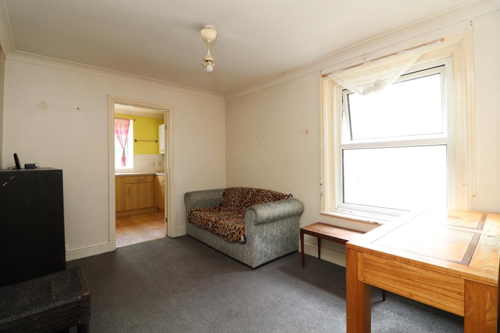 Flat Cranbury Avenue in Southampton